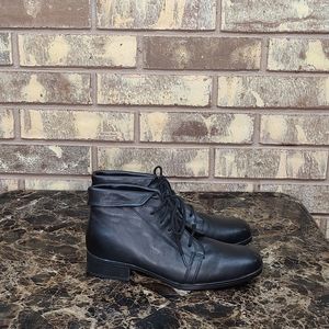 St John's Bay Black Leather Lace Up Boot sz 9
